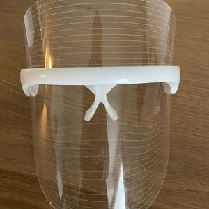 DMH AESTHETICS x Poosh LED LIGHT SHIELD MASK